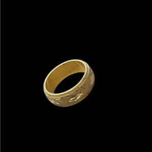 Elegant Gold Band Ring